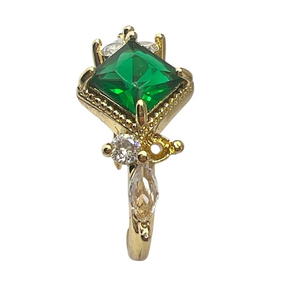 Elegant Gold and Green Gemstone Ring - Picture 4 of 6